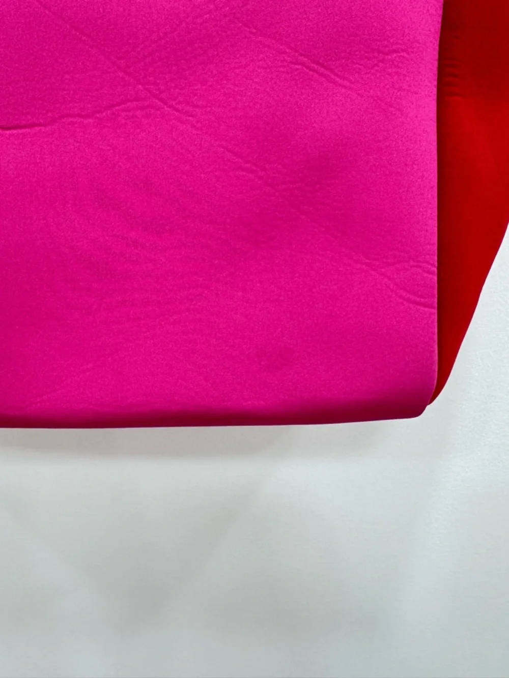 Summersalt Neoprene Beach Bag in Hibiscus and Lava travel boat & tote